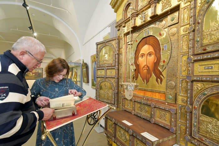 Выставка о небесных покровителях армии и флота России открылась в Петербурге