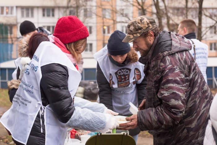 В Санкт-Петербурге освящен «Автобус милосердия» для помощи бездомным