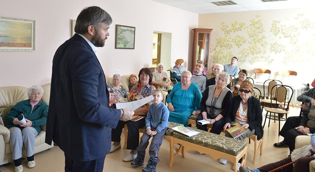 Подопечным воронежского дома-интерната подарили православную библиотеку
