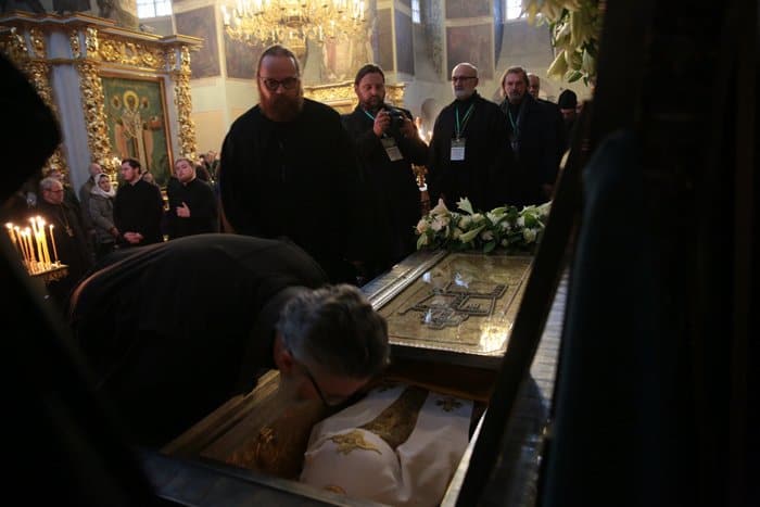 Делегаты Архиепископии приходов русской традиции помолились у мощей святого патриарха Тихона