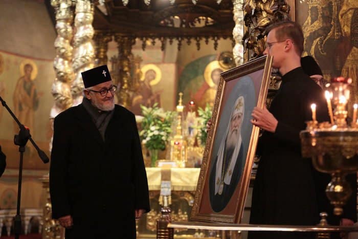 Делегаты Архиепископии приходов русской традиции помолились у мощей святого патриарха Тихона