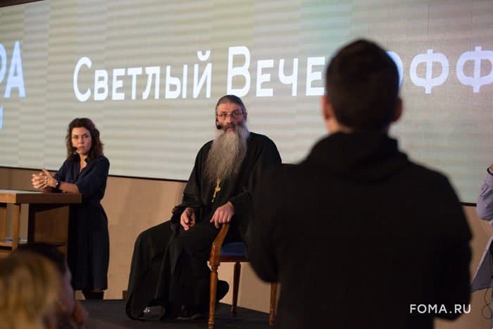 Открытый разговор о наших детях: многодетный священник Максим Первозванский ответил на вопросы гостей «Светлого вечера оффлайн»
