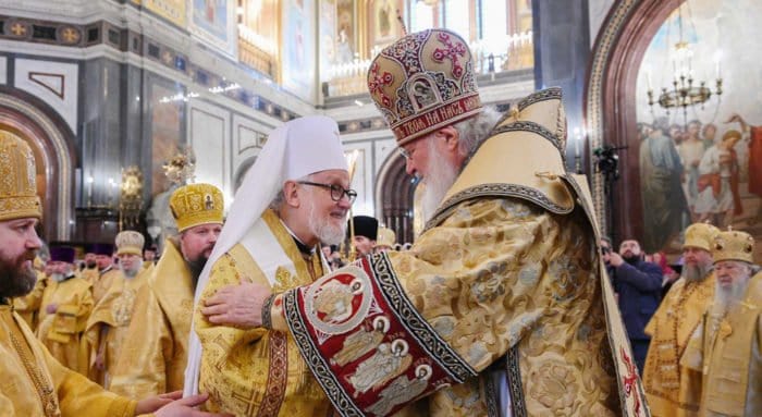 Патриарх Кирилл и митрополит Дубнинский Иоанн совершили Литургию в Успенском соборе Кремля