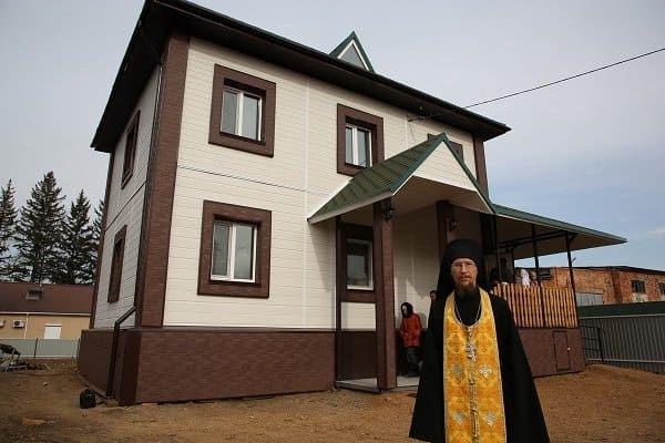 По одному новому приюту для женщин с детьми открыла Церковь в Крыму и Приморье