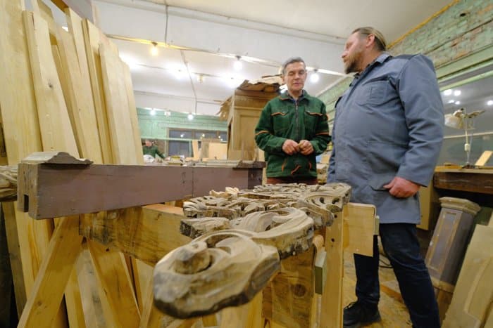 Уникальные деревянные иконостасы из собора Кеми восстанавливают в Петербурге