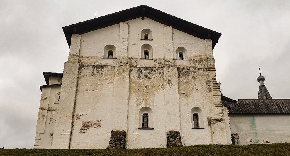 Казенную палату XVI века Ферапонтова монастыря передали Церкви
