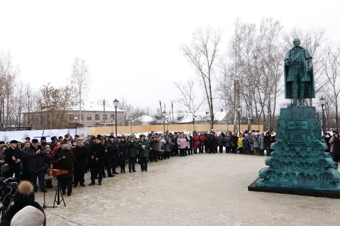 Памятник святому Федору Ушакову открыли в старейшем городе Мордовии Темникове