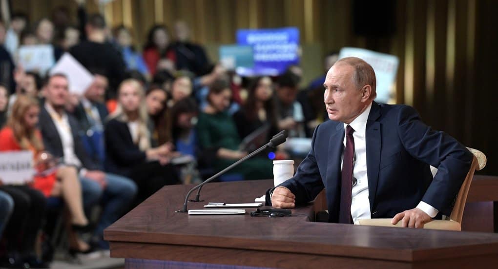 Владимир Путин призвал объяснять людям необходимость вакцинации от коронавируса