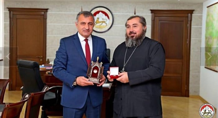 Глава Южной Осетии передал Русской Церкви частицы мощей святого Иоанна Воина и Креста Господня
