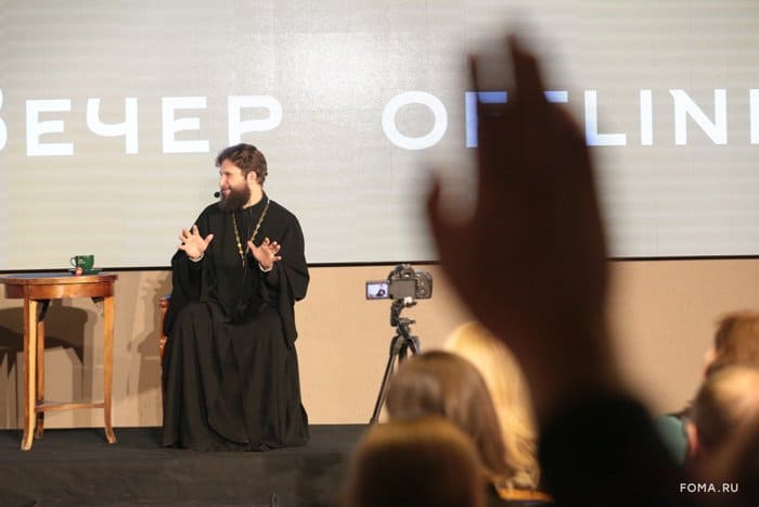 Найти и сохранить любовь: священник Андрей Рахновский ответил на вопросы гостей «Светлого вечера оффлайн»