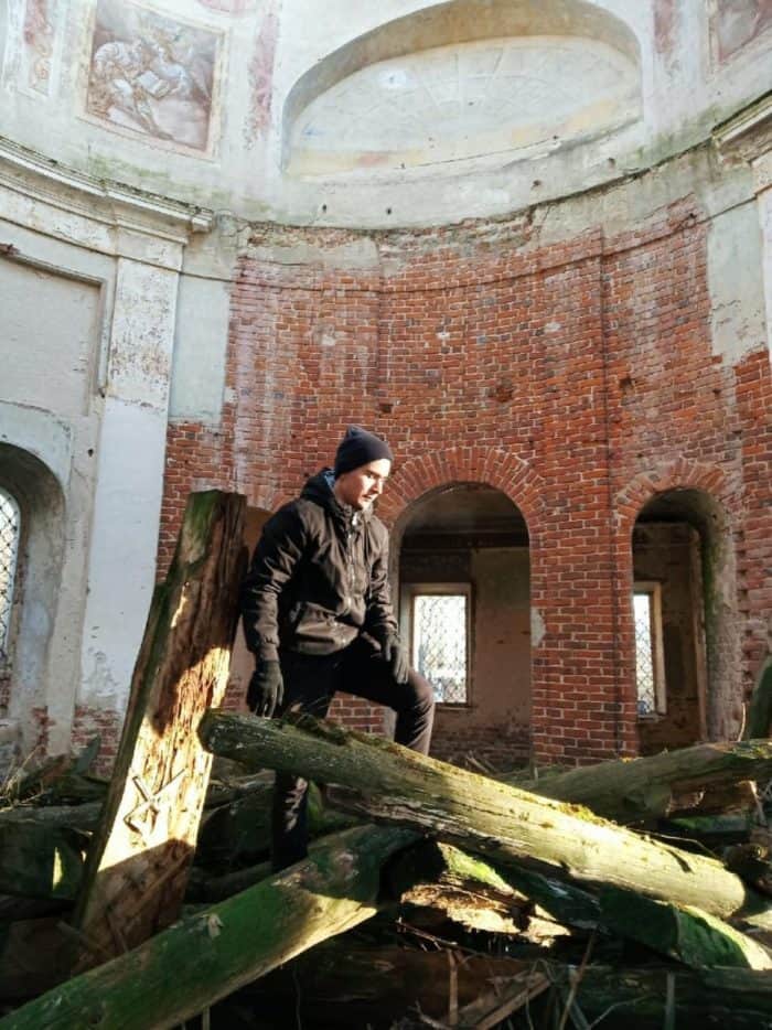 Культурные волонтеры спасают приусадебный храм под Ярославлем