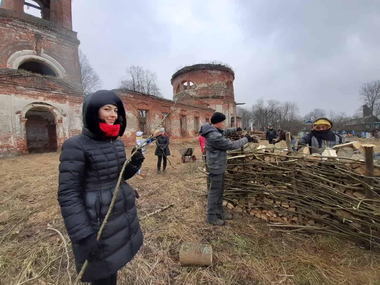 Погода село ярославское. Дегтево Ярославль. Село Дегтево. Храм в Дегтево Ярославль сейчас. Волонтеры на строительстве храма.