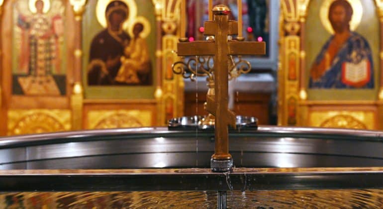 Можно ли второй раз креститься во взрослом возрасте?