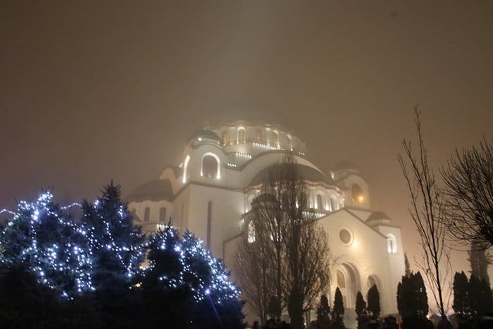 Белградцы под открытым небом помолились о православных Черногории, Косова и Метохии