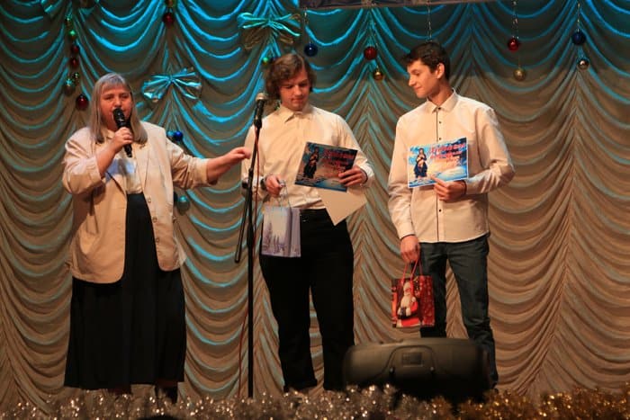 Участники конкурса творческих работ «Дорога к храму» в Брянске получили подарки от «Фомы»