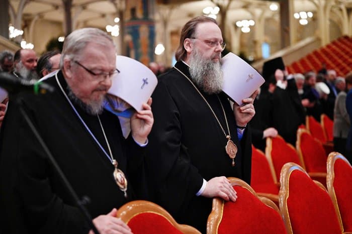 Члены Межсоборного присутствия во главе с патриархом Кириллом почтили память протоиерея Всеволода Чаплина