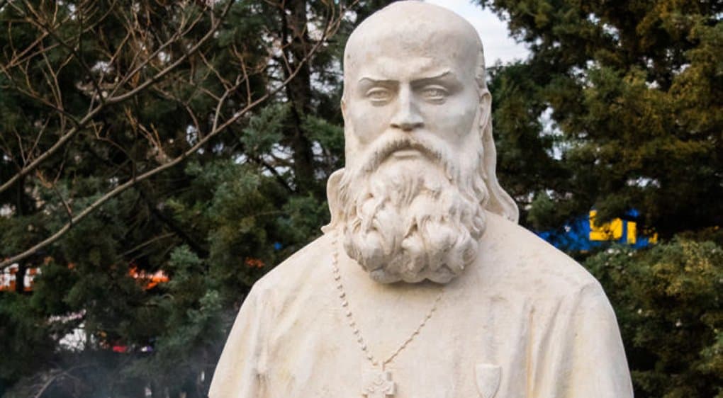 Памятник священномученику Владимиру Троепольскому открыли в Симферопольской епархии