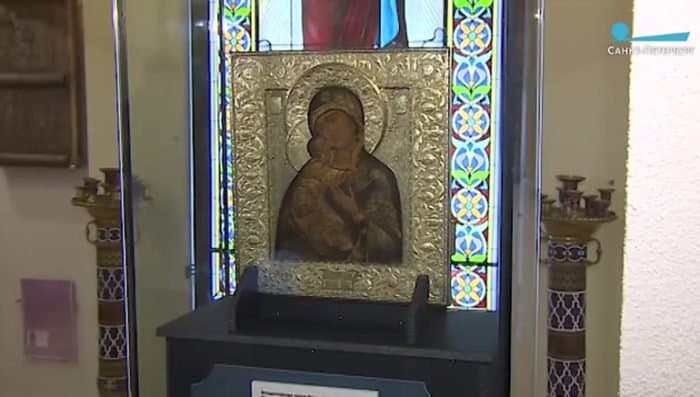 В Петербурге показали восстановленную Владимирскую икону: медную пластину от нее вернул житель Германии
