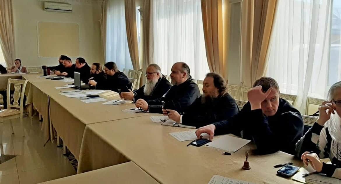 В Екатеринбурге с участием священников обсудили, как организовать трезвенное просвещение
