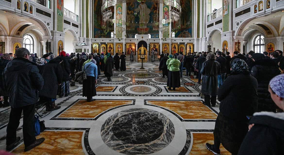 В московских храмах принимают меры против коронавируса