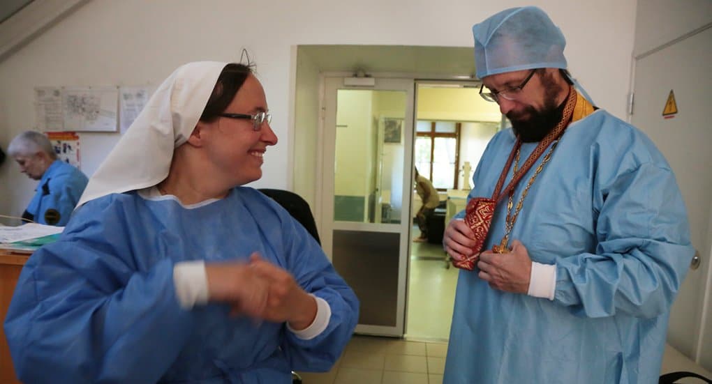 Более 80 помощников больничных священников будут работать в Москве