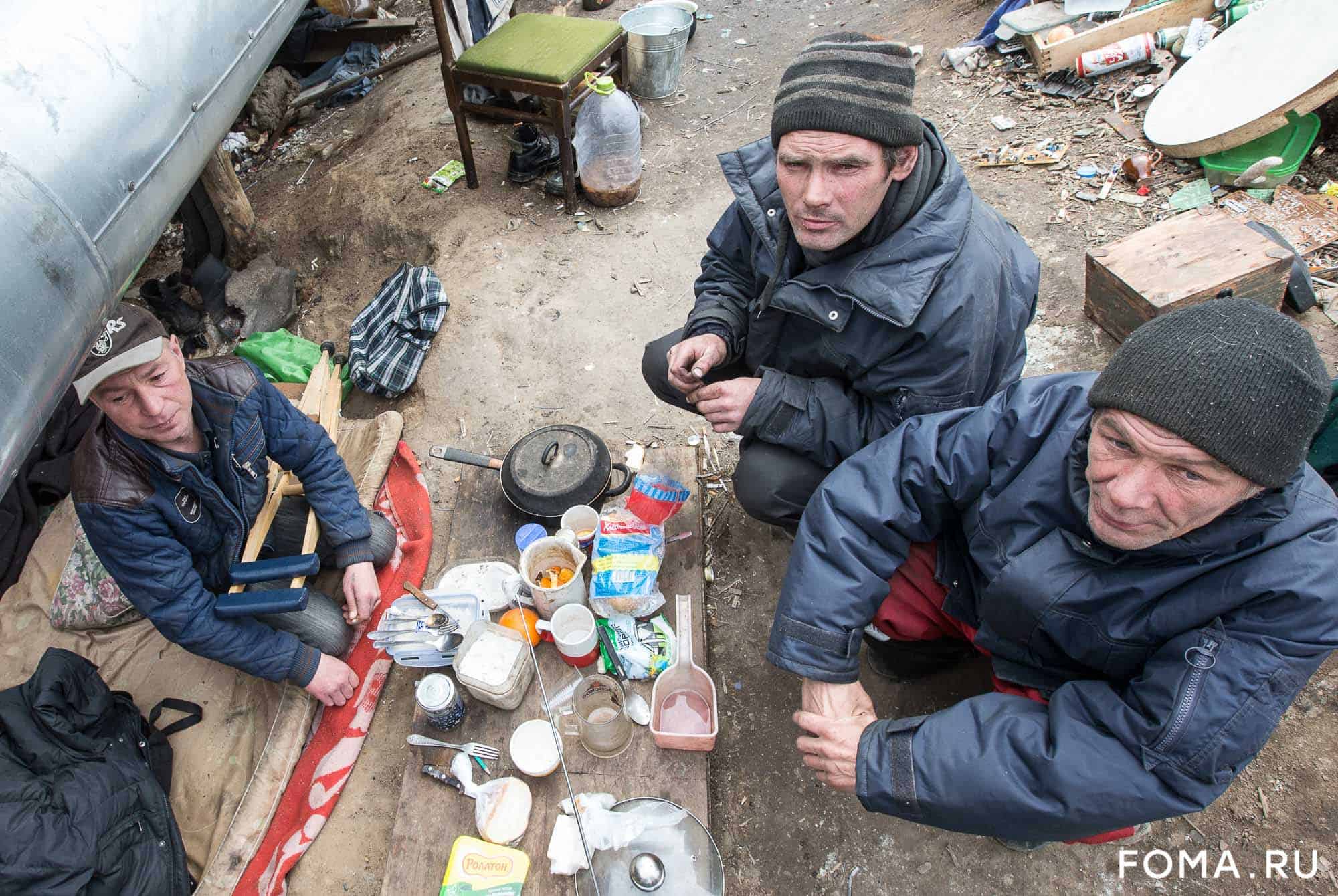 Все сидят по домам. Но что происходит с бездомными? — фото с улиц пустой Москвы