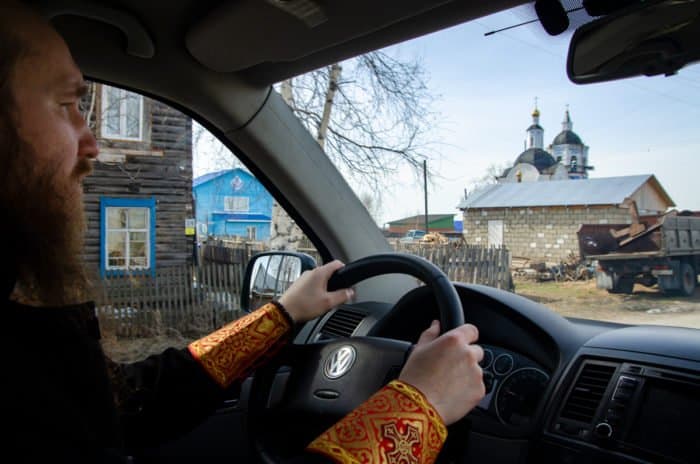 В день Пасхи в Нарымском крае состоялся автомобильный крестный ход