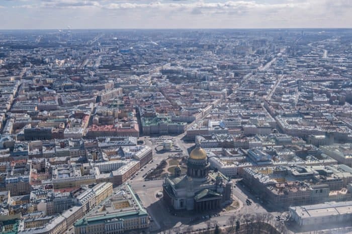 Санкт-Петербург облетели с чудотворной Казанской иконой