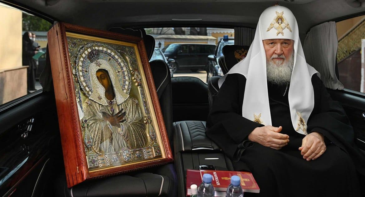 Патриарх Кирилл объехал Москву с чудотворной иконой «Умиление»