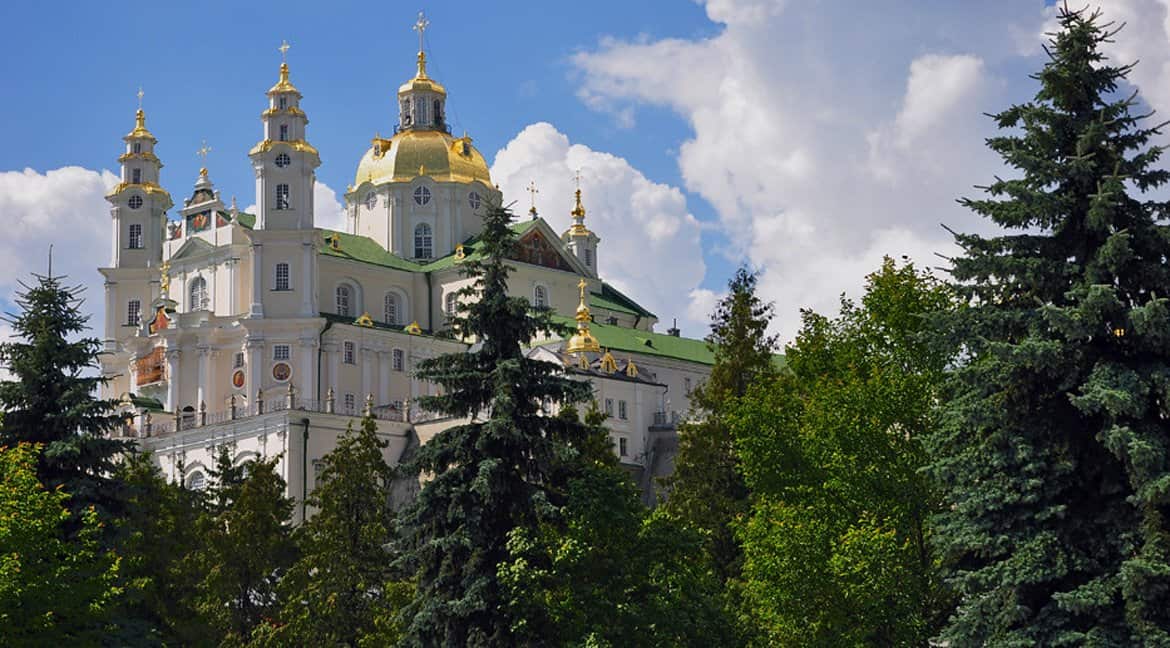 Свято-Успенскую Почаевскую лавру на Украине закрыли на карантин