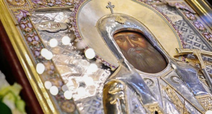 Церковь празднует обретение мощей святого патриарха Тихона