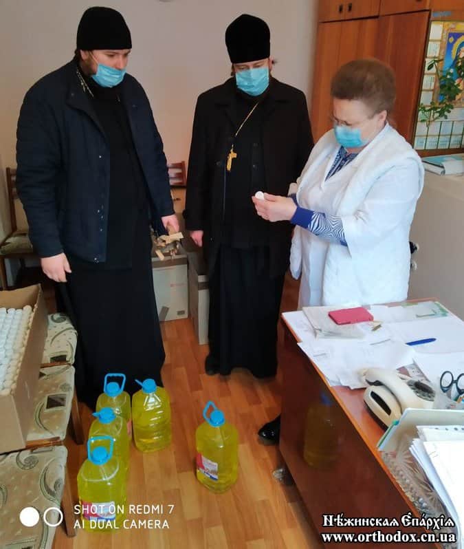 Украинская Церковь передает больницам медоборудование и средства защиты
