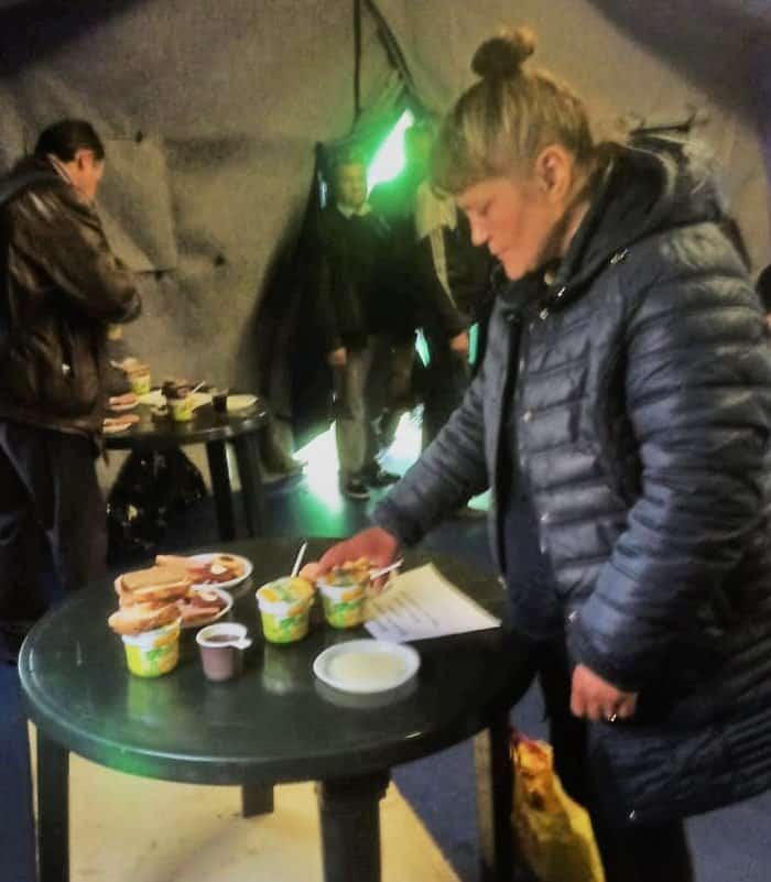 Москвичи и служба «Милосердие» дистанционно отмечают дни рождения с бездомными во время пандемии