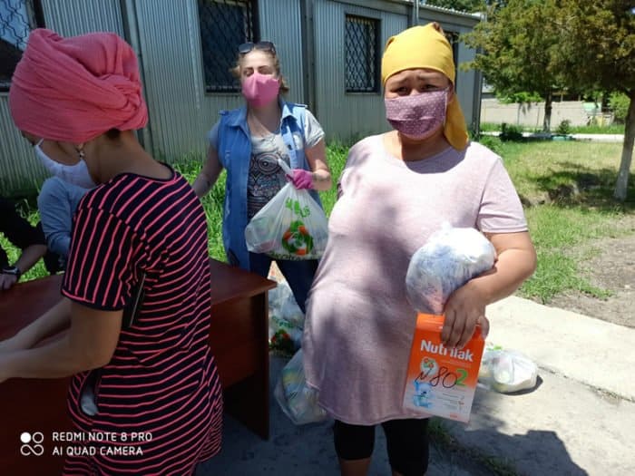 Бишкекская епархия помогает с продуктами киргизским, узбекским и русским семьям
