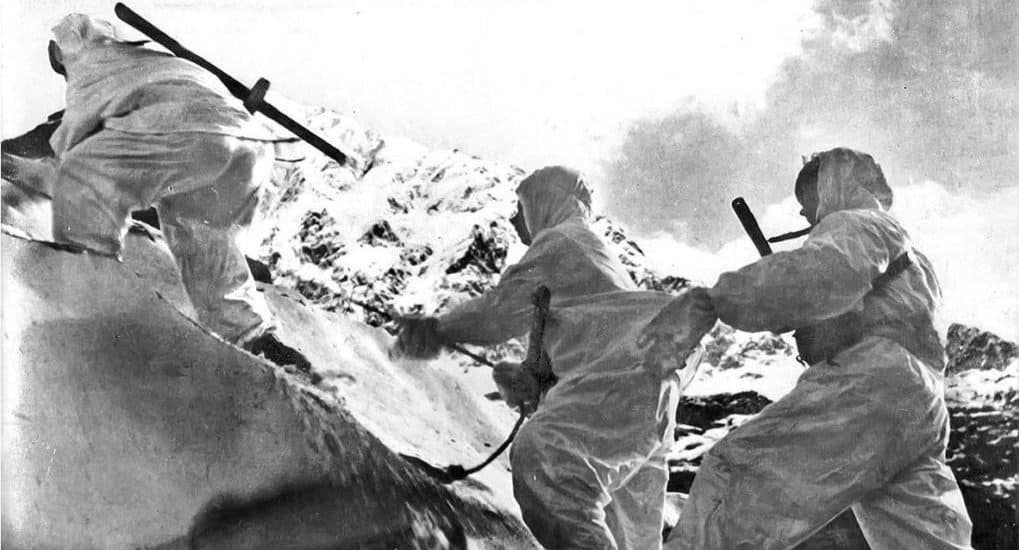 Битва за Кавказ: как сбрасывали гитлеровские флаги с Эльбруса