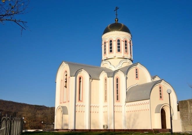 Храм Сергия Радонежского в Тушине с необычным домом причта ввели в эксплуатацию
