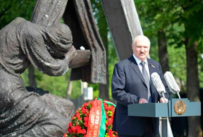 В Беларуси открыли мемориал в память о сожженных фашистами могилевских деревнях