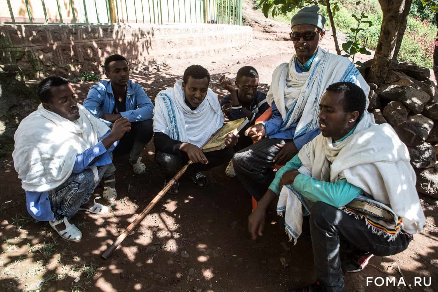 Удивительная Эфиопия: золотой Крест Лалибэлы и школьные уроки прямо на траве