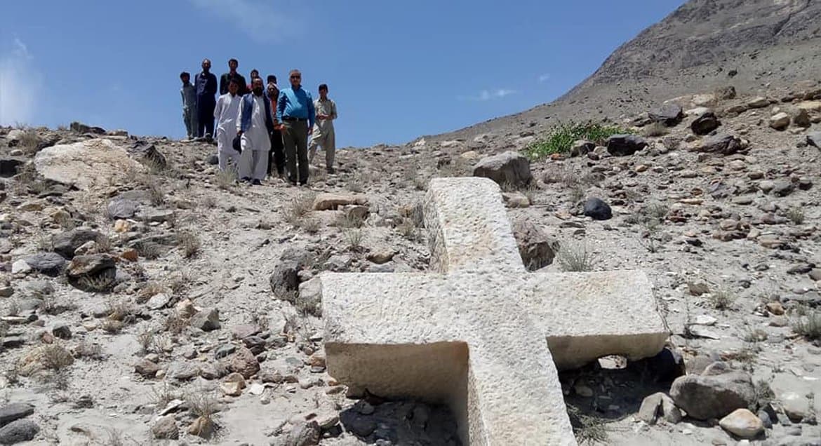 Древний мраморный крест нашли на севере Пакистана