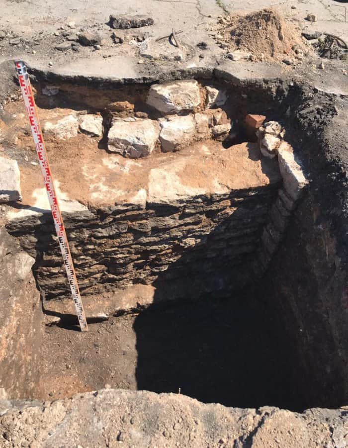 В Ивангороде отыскали фундаменты двух разрушенных церквей: их силуэты выделят мощением