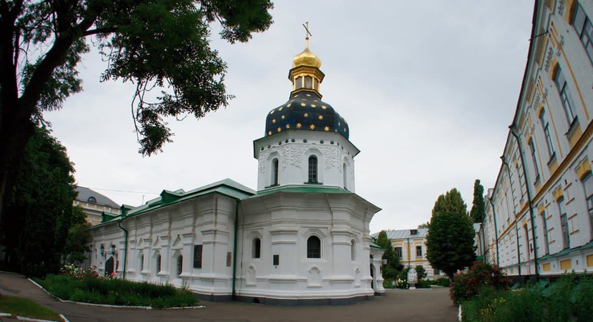 На Украине с 5 июня верующие смогут посещать службы в храмах