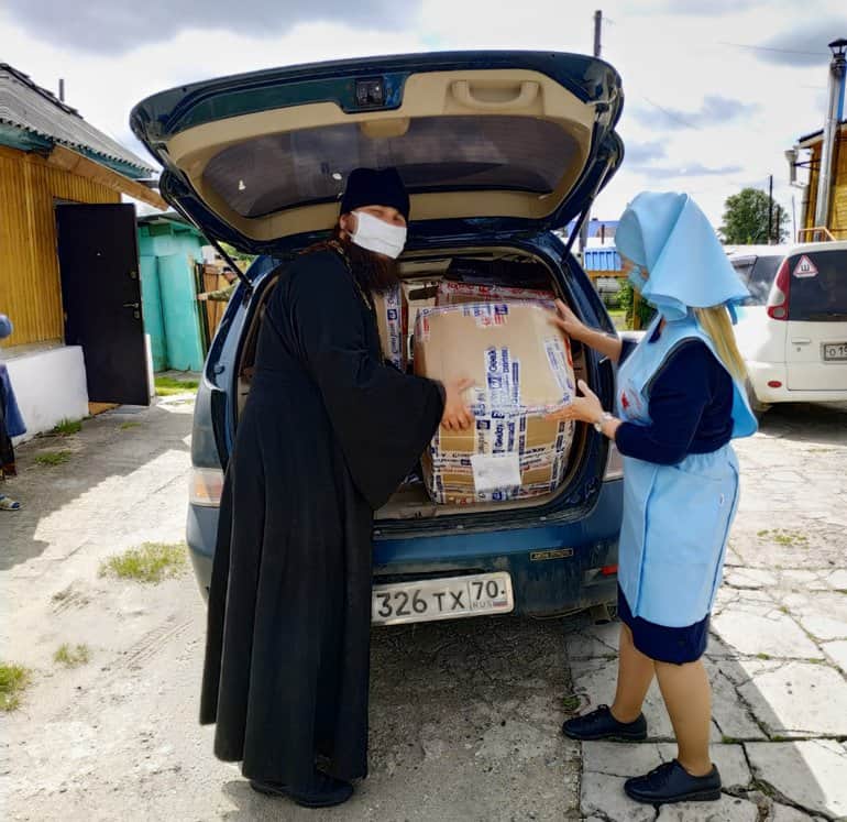 За два дня Томская епархия передала нуждающимся две тонны продуктов