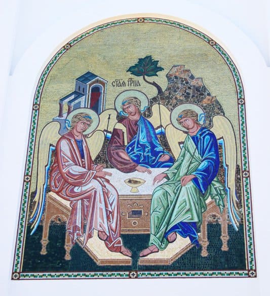 В Кургане освятили самую большую на Урале мозаичную икону Святой Троицы