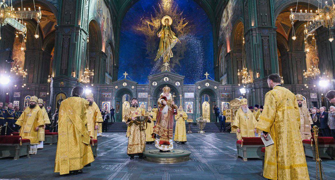 Патриарх Кирилл освятил главный храм Вооруженных сил России