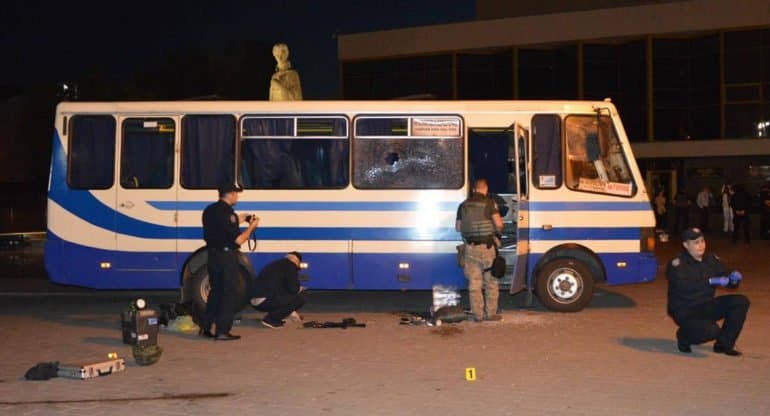 В Луцке освободили всех заложников из захваченного автобуса