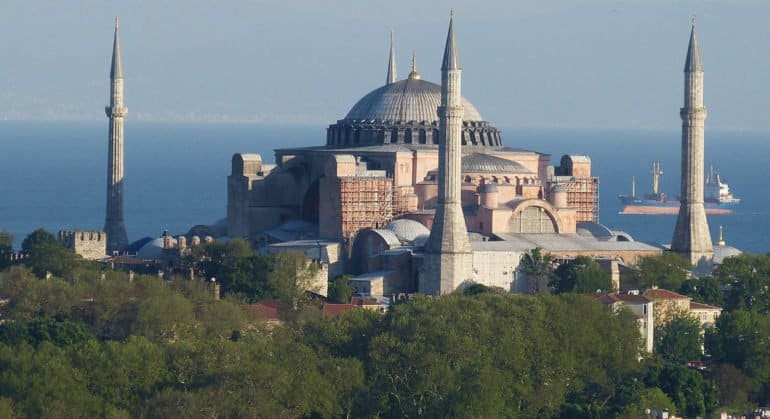 Для посещения собора Святой Софии в Стамбуле ввели дресс-код