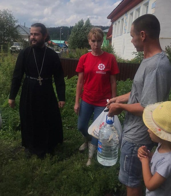 Православные волонтеры привезли помощь в пострадавшие от подтопления Нижние Серги