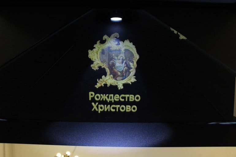 В Калининграде на выставке показывают голографию уникального иконостаса