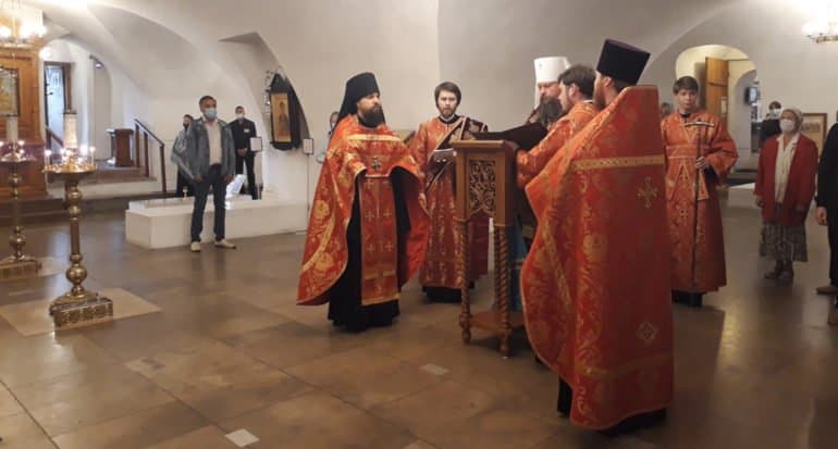 О больных гемофилией по традиции помолились в Новоспасском монастыре