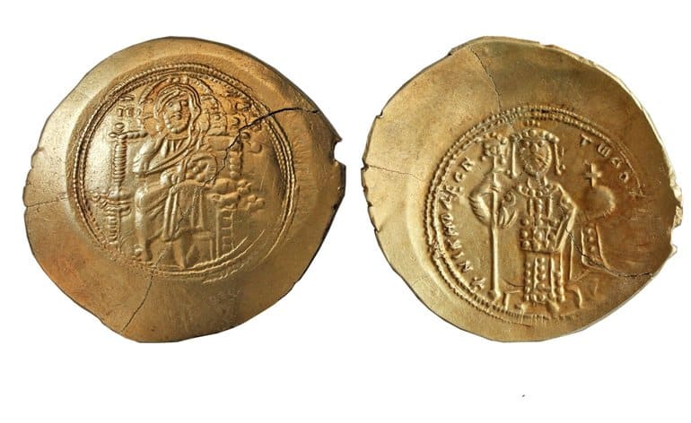 Монеты византийских императоров с изображением Христа нашли в Фанагории